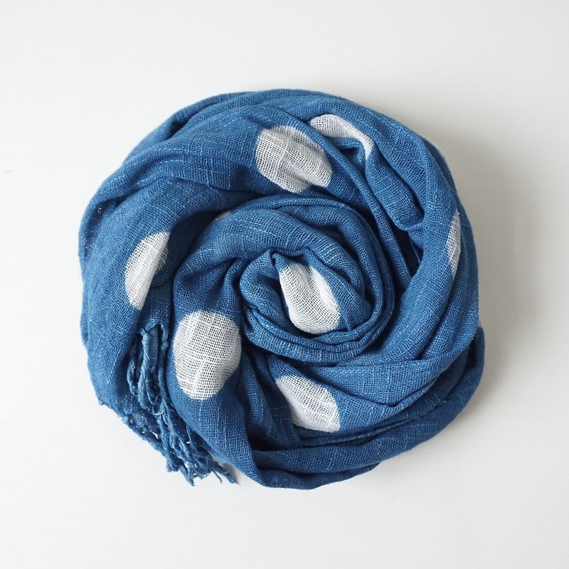 S.A x Macaron, Indigo dyed Handmade Pure Cotton Scarf - ผ้าพันคอถัก - ผ้าฝ้าย/ผ้าลินิน สีน้ำเงิน