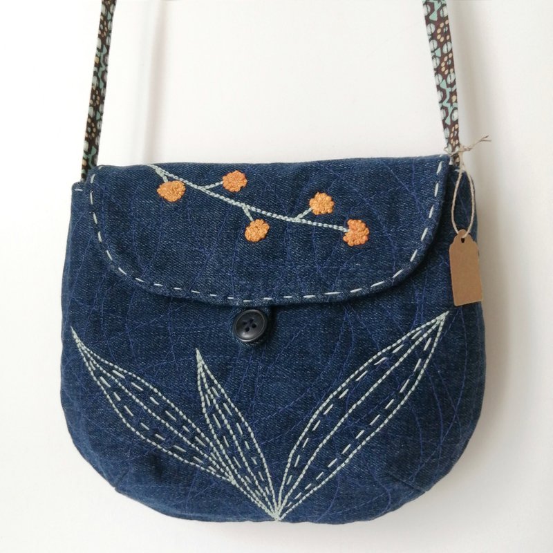 Handmade Mini Denim Crossbody Bag, Embroidered Shoulder Purse, Small Fabric bag. - 側背包/斜背包 - 棉．麻 多色