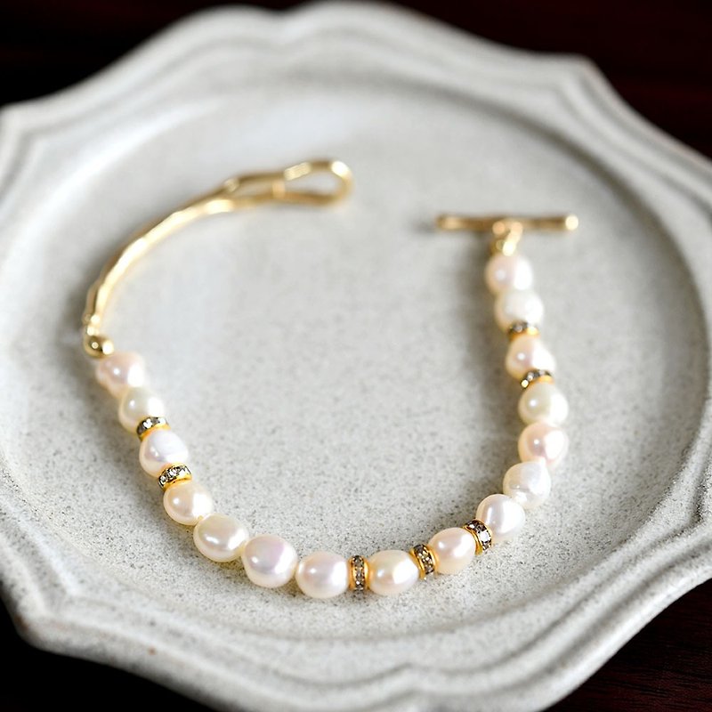 Branch that brings happiness Baroque pearl bracelet June birthstone - Bracelets - Other Metals White