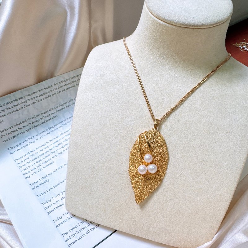 【西洋古董飾品】稀有純天然珍珠 金絲掐絲網葉片 優雅細膩項鍊 - 項鍊 - 貴金屬 金色