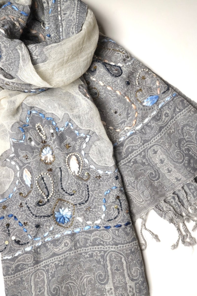 [Christmas Gift Box] Beaded Cashmere boiled wool embroidered scarf and shawl with sheer yarn sapphire gray and white - ผ้าพันคอถัก - ขนแกะ สีเทา