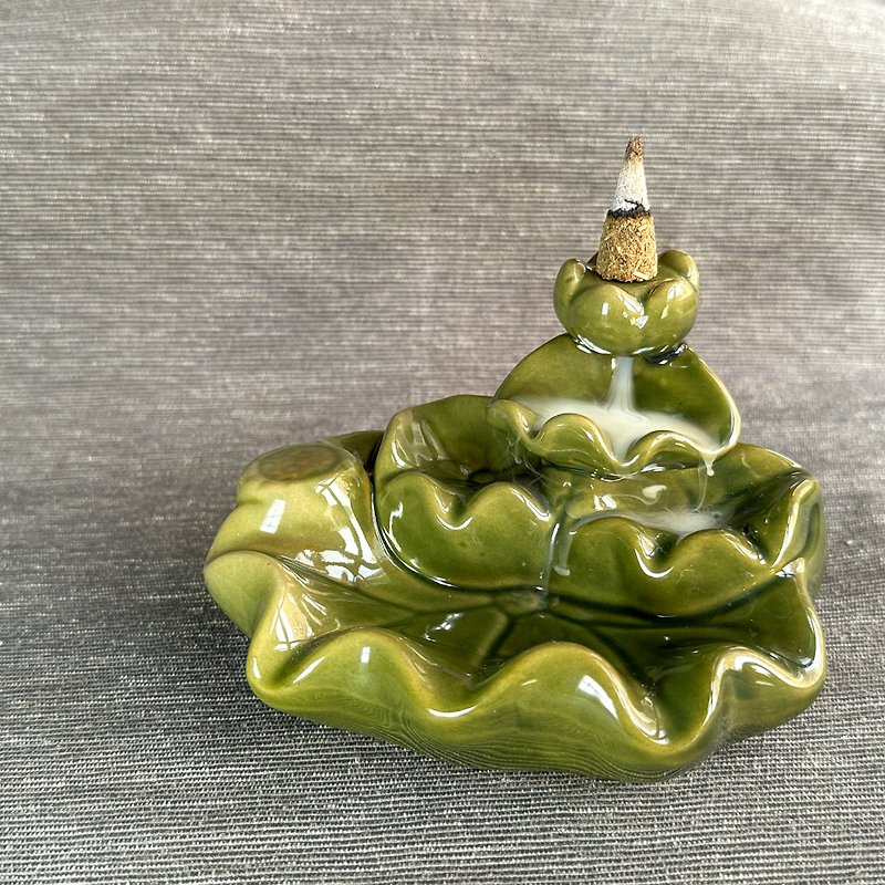 [Healing the soul just by looking at it] Emerald green lotus leaf ceramic backflow incense holder handmade backflow incense set - ของวางตกแต่ง - สารสกัดไม้ก๊อก สีเขียว