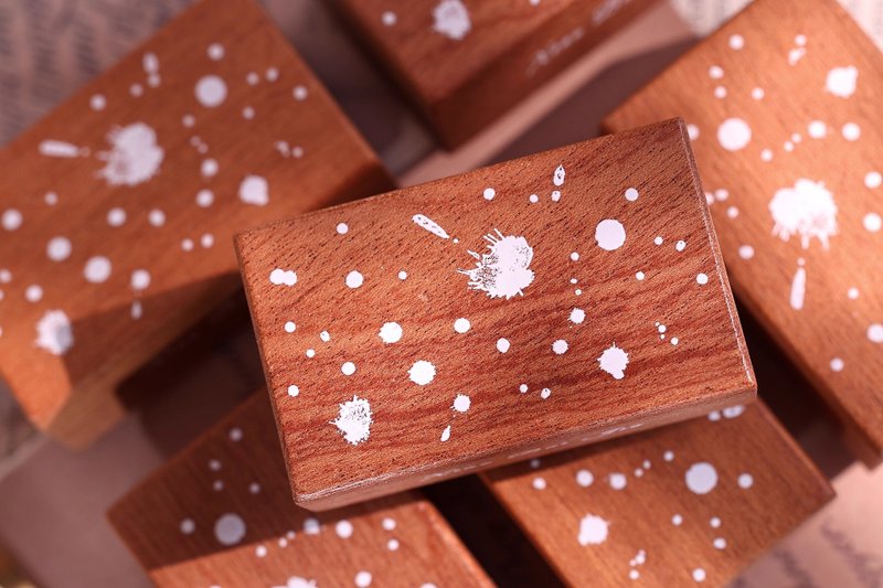 【潑墨】沙比利紅橡膠手帳基礎百搭潑墨點打底復古木質印章 - 印章/印台 - 紙 卡其色