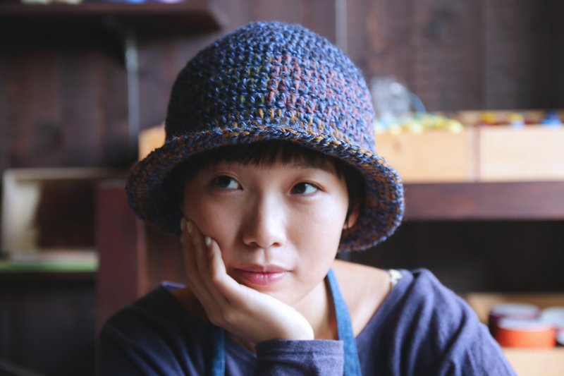 。 tsuixtsui。釣鐘型のステッチウールキャップ - 青暖かい色です - 帽子 - ウール ブルー