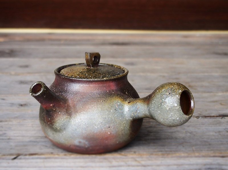 Bizen teapot (with paulownia box) k1-033 - Teapots & Teacups - Pottery Brown