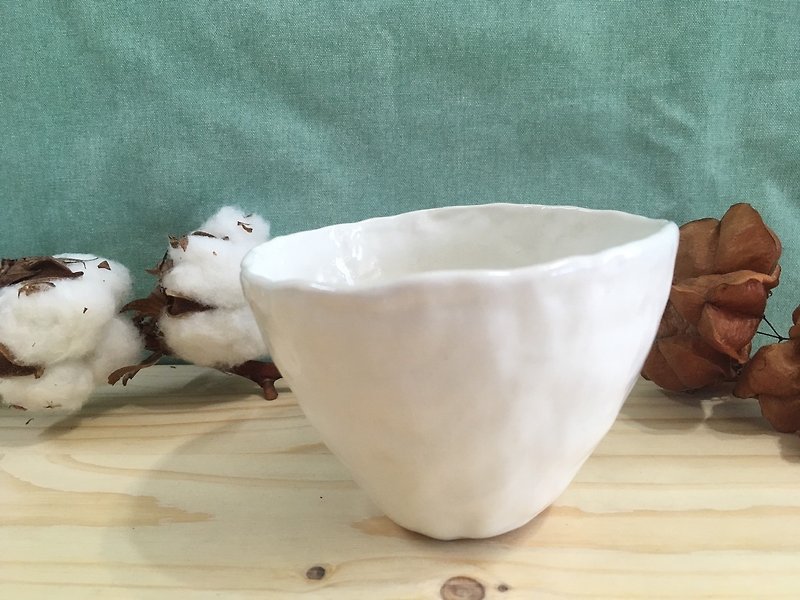 Hand pinched white porcelain bowl - ถ้วยชาม - ดินเผา ขาว