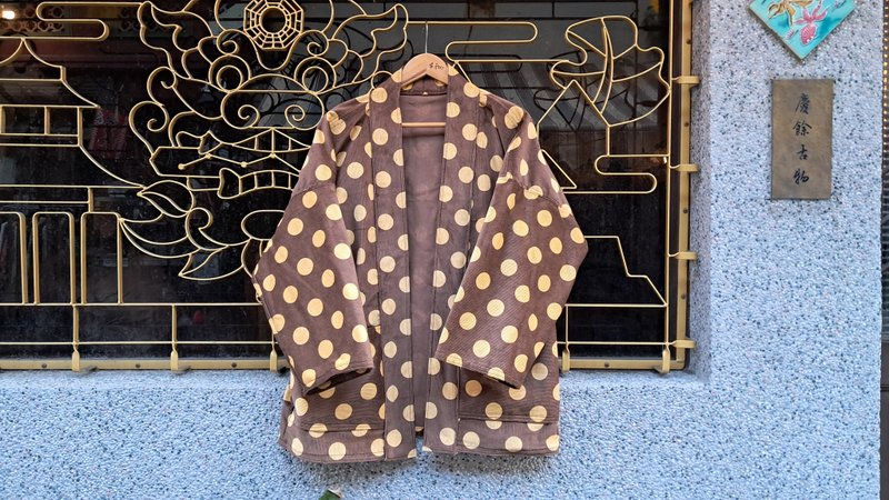 AMIN'S SHINY WORLD Corduroy Khaki Yolk Polka Dots KIMONO - เสื้อแจ็คเก็ต - ผ้าฝ้าย/ผ้าลินิน สีทอง