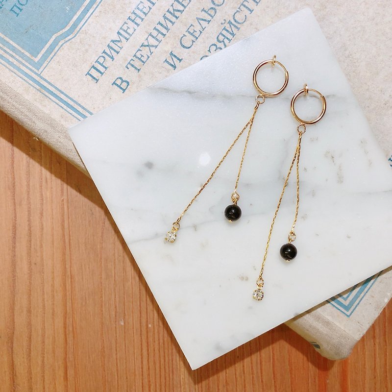 Draped Earrings_Reminiscences with you_Black Onyx and Zircon_Exchange Gifts - Earrings & Clip-ons - Copper & Brass Gold