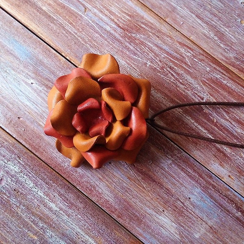 Three-purpose leather flower brooch hairpin necklace orange two-tone leather custom-made Kai handmade leather - เข็มกลัด - หนังแท้ สีส้ม