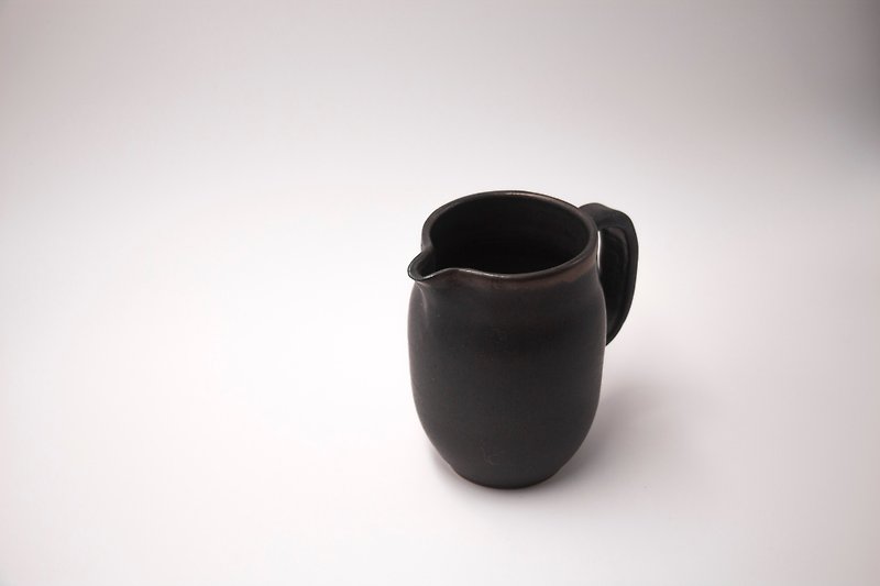 曖曖內含光銅邊霧黑咖啡壺 - 咖啡壺/咖啡器具 - 陶 黑色