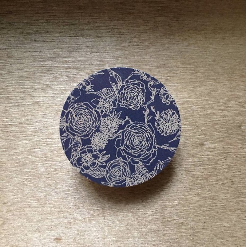 It has 1 round rose sticker - Stickers - Paper Blue