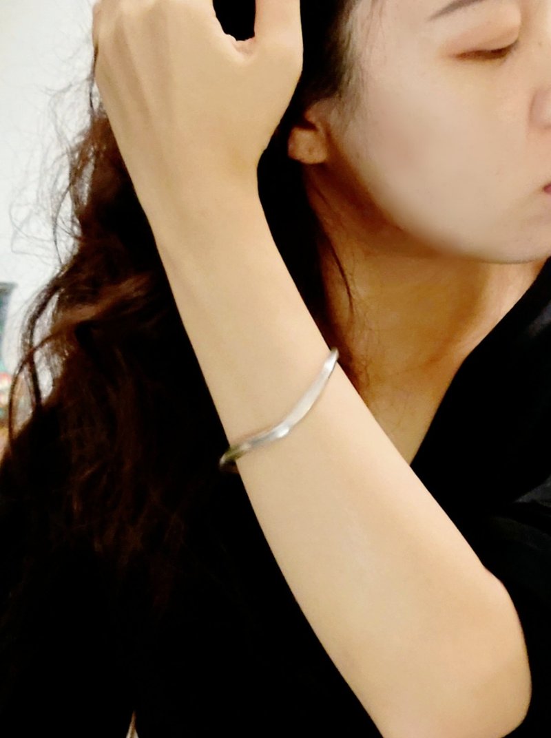 Light Flow/Sterling Silver Bracelet/Sterling Silver Handmade - สร้อยข้อมือ - เงินแท้ ขาว