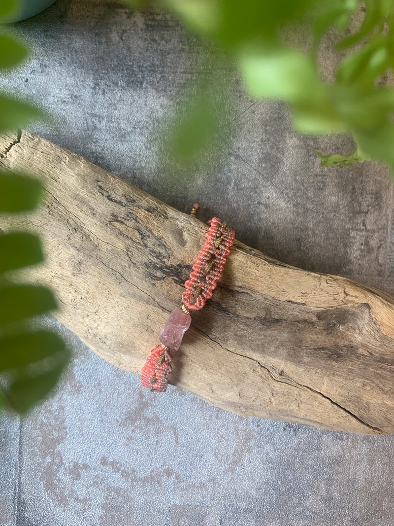 Strawberry crystal raw ore woven bracelet - Bracelets - Semi-Precious Stones Pink