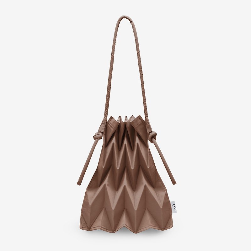【PAVI STUDIO】W-Knot Thai design shoulder bag-Mocha Coco - กระเป๋าแมสเซนเจอร์ - เส้นใยสังเคราะห์ สีนำ้ตาล