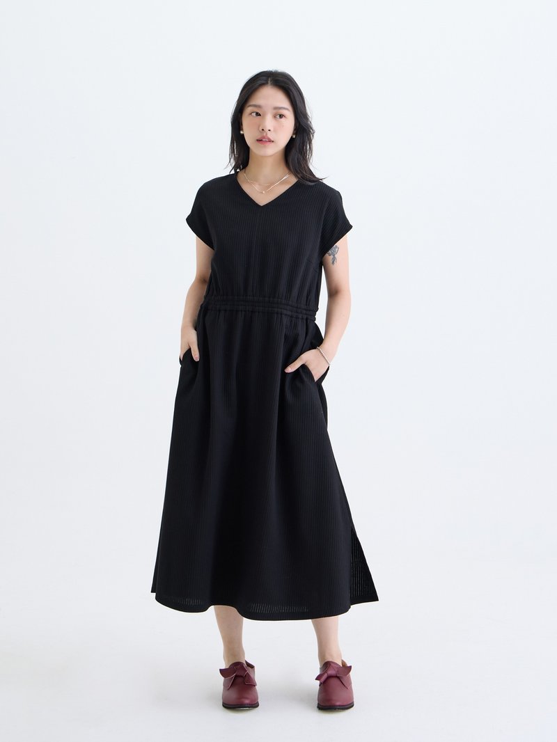 PINKOI ONLY 自遊V領連袖連身洋裝-石黑 - 洋裝/連身裙 - 棉．麻 黑色