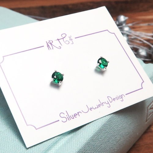 エメラルドグリーンのリング・イヤリングセット エメラルドグリーンのリング・イヤリングセット エメラルド