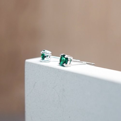 エメラルドグリーンのリング・イヤリングセット エメラルドグリーンのリング・イヤリングセット エメラルド