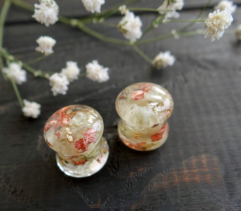 Baby Breath earring plugs 2g 0g 00g 32mm ear gauges Pressed flower jewelry Resin - 耳環/耳夾/耳骨夾 - 植物．花 白色