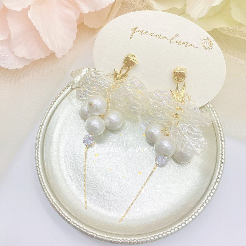 棉花珍珠花瓣耳環 - 耳環/耳夾 - 其他金屬 白色