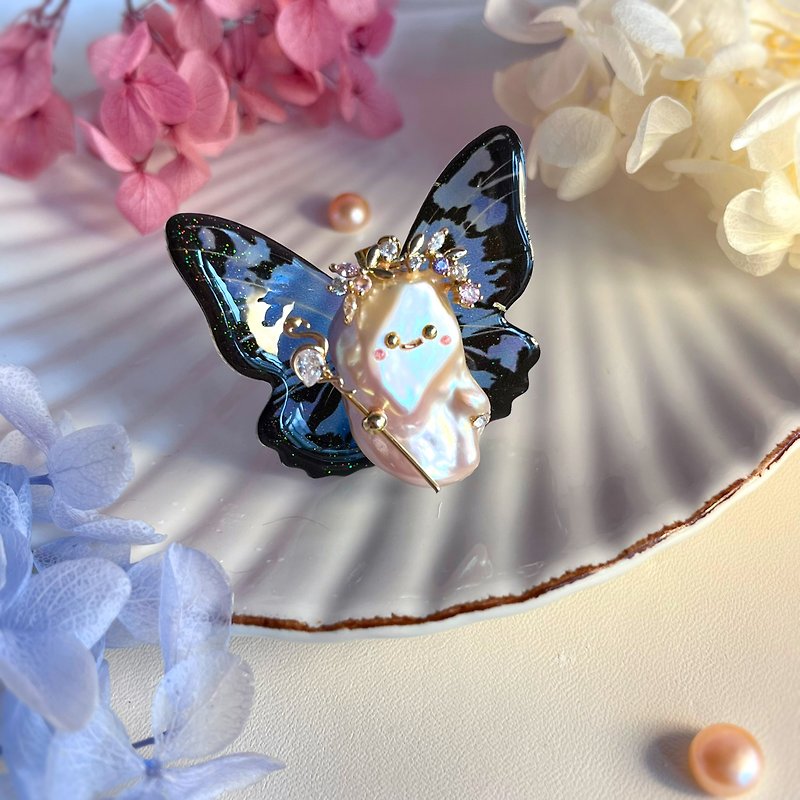 Baroque Original Design Baroque Freshwater Pearl Butterfly Fairy Pendant/Necklace - สร้อยคอ - ไข่มุก ขาว
