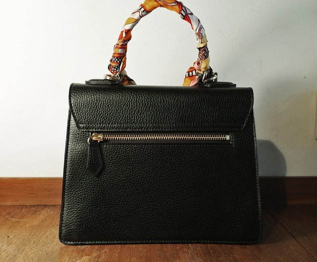 Samantha Thavasa Japanese hard shell cowhide side backpack