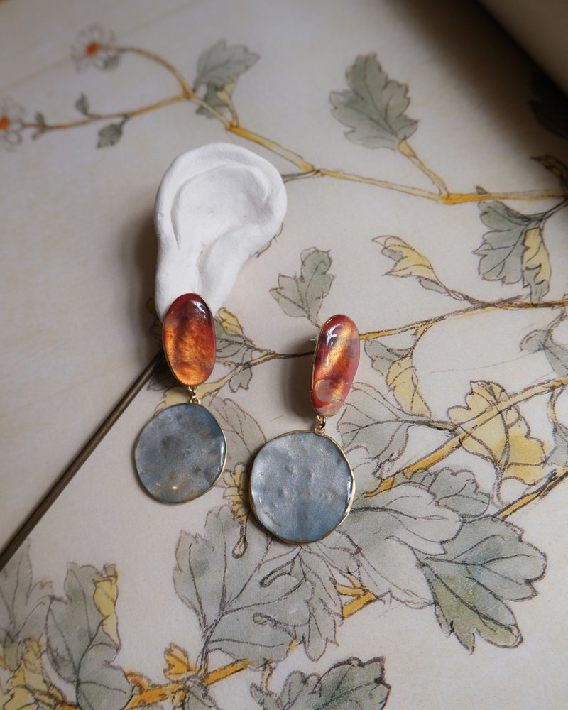 ピアス 月に触れる - 耳環/耳夾/耳骨夾 - 其他材質 咖啡色