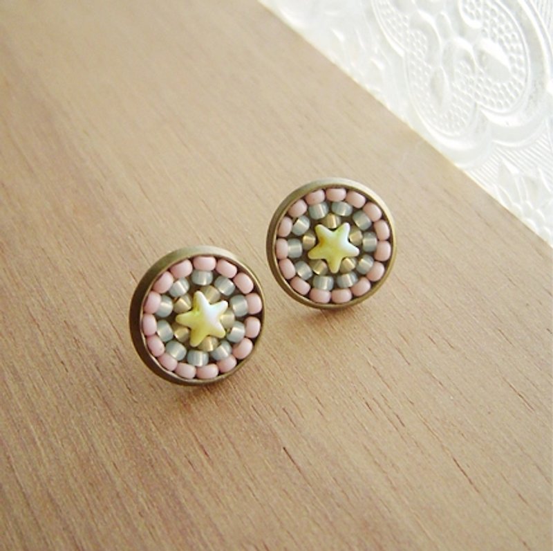 Deco tiles Earrings little stars pink mosaic beads sweet rainbow - Earrings & Clip-ons - Glass Pink