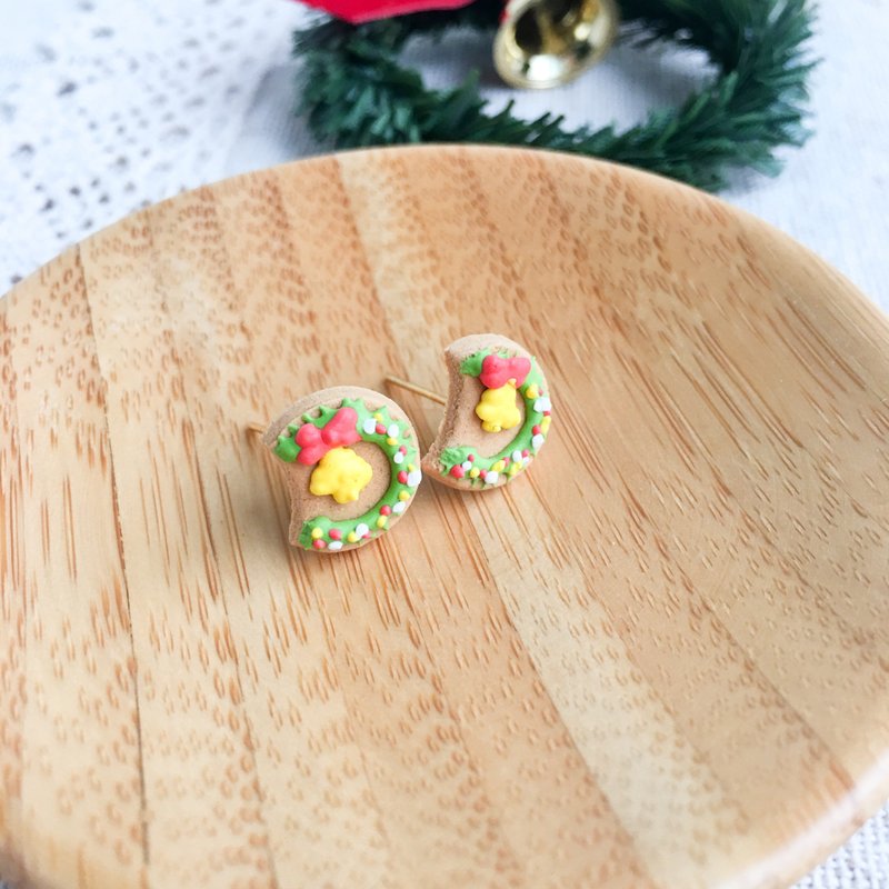 Take a bite of a small frosted gingerbread--Christmas wreath earrings Christmas exchange gift flat sticker single - Earrings & Clip-ons - Clay Orange