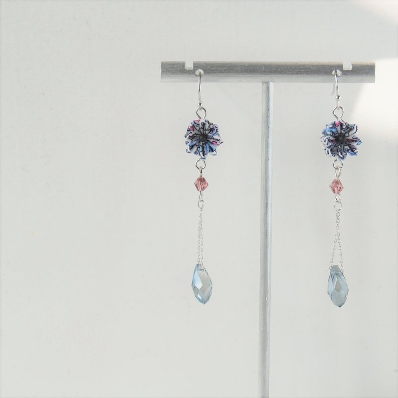 【雅】纖細碎花灰藍水晶客製耳環耳夾 14kgf 925 つまみ細工 - 耳環/耳夾/耳骨夾 - 玻璃 藍色