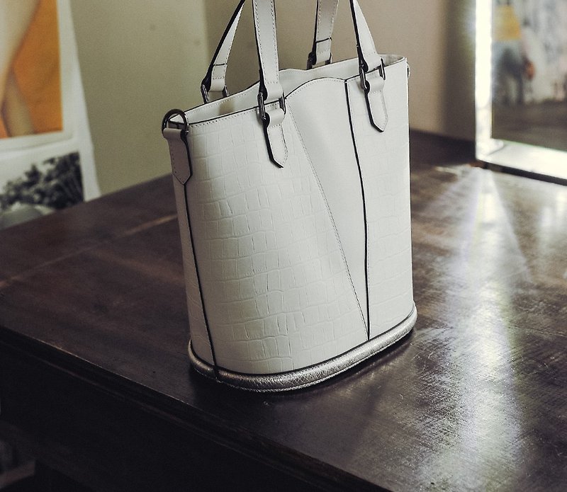 V mouth stitching portable shoulder bag dual-use bag gray - Handbags & Totes - Genuine Leather Gray