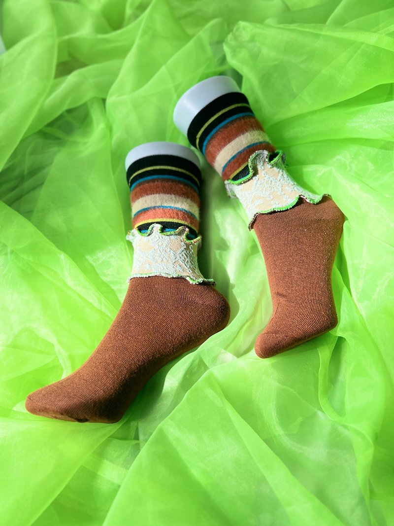 ブラウン ボーダー カラフルメロウソックス 派手靴下 個性的 22.5〜25 女性靴下 socks - 襪子 - 其他材質 咖啡色