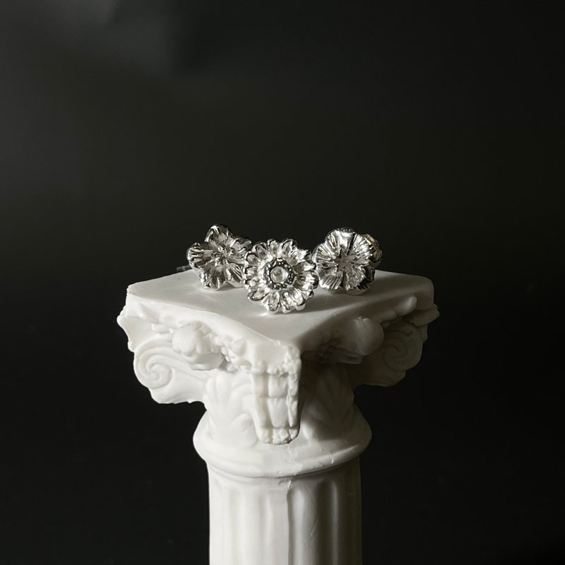 向日葵 矮牽牛 迷你花朵耳針耳環 單耳 手工雕刻 925銀 - 耳環/耳夾/耳骨夾 - 純銀 