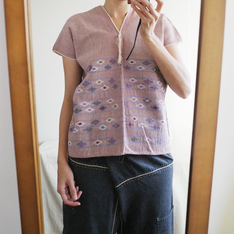 Karen shirt 泰北山岳民族克倫族手織布手工刺繡天然染織上衣 - 女上衣/長袖上衣 - 棉．麻 