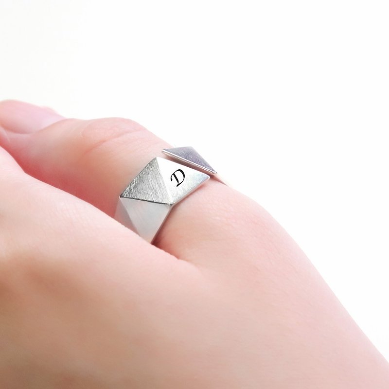 Custom engraved ring to continue the future (large) triangle 925 sterling silver ring - แหวนทั่วไป - เงินแท้ สีเงิน