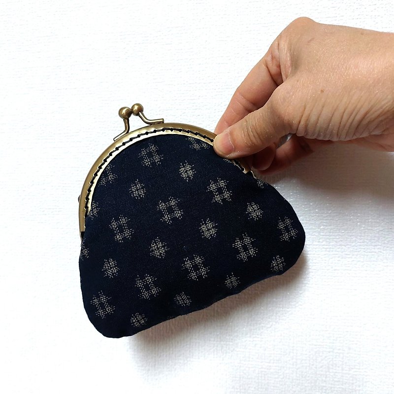 【MY. Handmade】Kiss lock coin purse/cosmetic bag/key bag/ kiss lock bag - Toiletry Bags & Pouches - Cotton & Hemp Blue