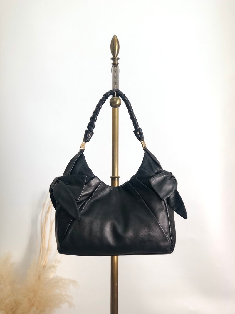 【 日本直送　名牌中古包 】Salvatore Ferragamo ショルダーバッグ ブラック ヴァラ レザー リボン vintage オールド r8f2um - 側背包/斜背包 - 真皮 黑色