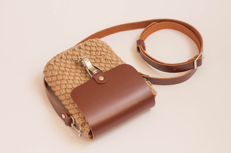 Women's Mini Jute Bag with Leather Accessories, Phone bag, Crossbody bag - 手拿包 - 環保材質 咖啡色
