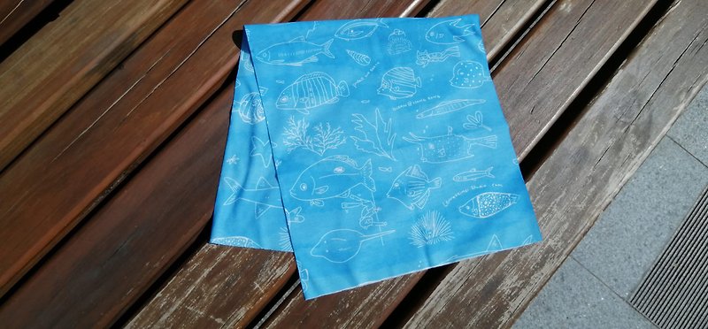 Diving cat and fishes in the blue ocean headscarf - Fitness Accessories - Polyester Blue