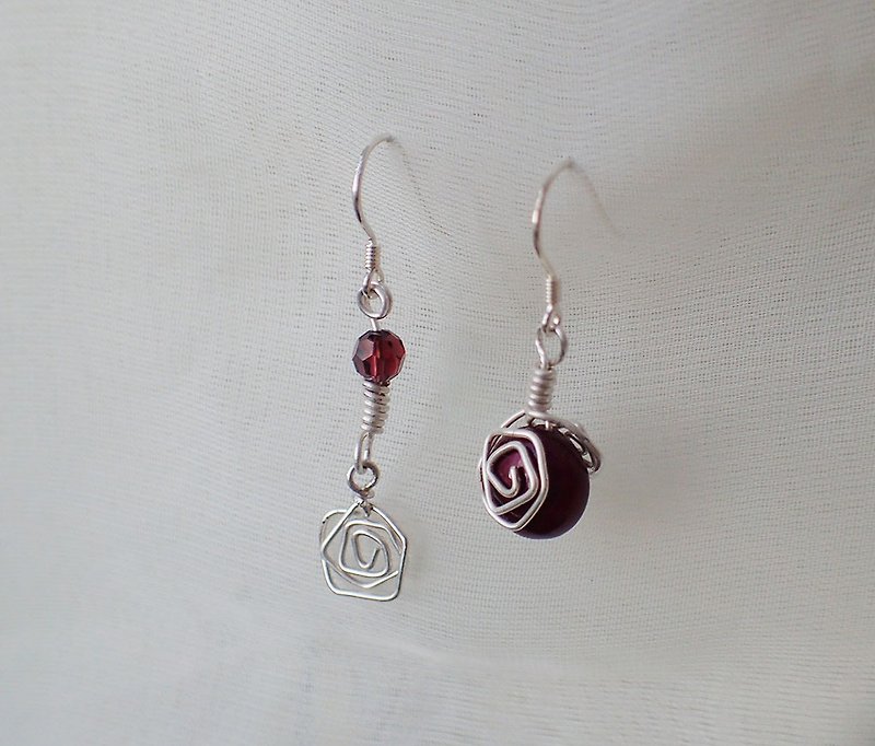 rose earrings with SWAROVSKI ELEMENTS - ต่างหู - แก้ว 