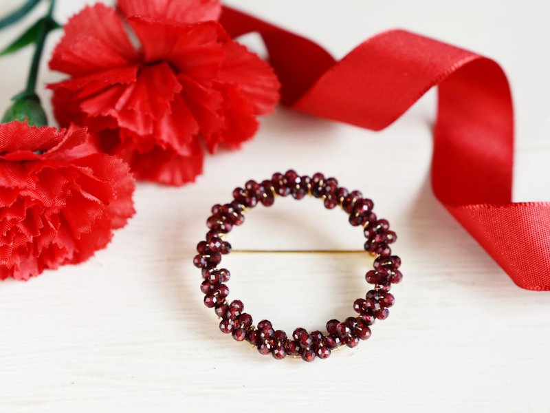 [Brooch, Medium Size] Garnet, deep red like red wine, wreath, January birthstone - เข็มกลัด - เครื่องประดับพลอย สีแดง