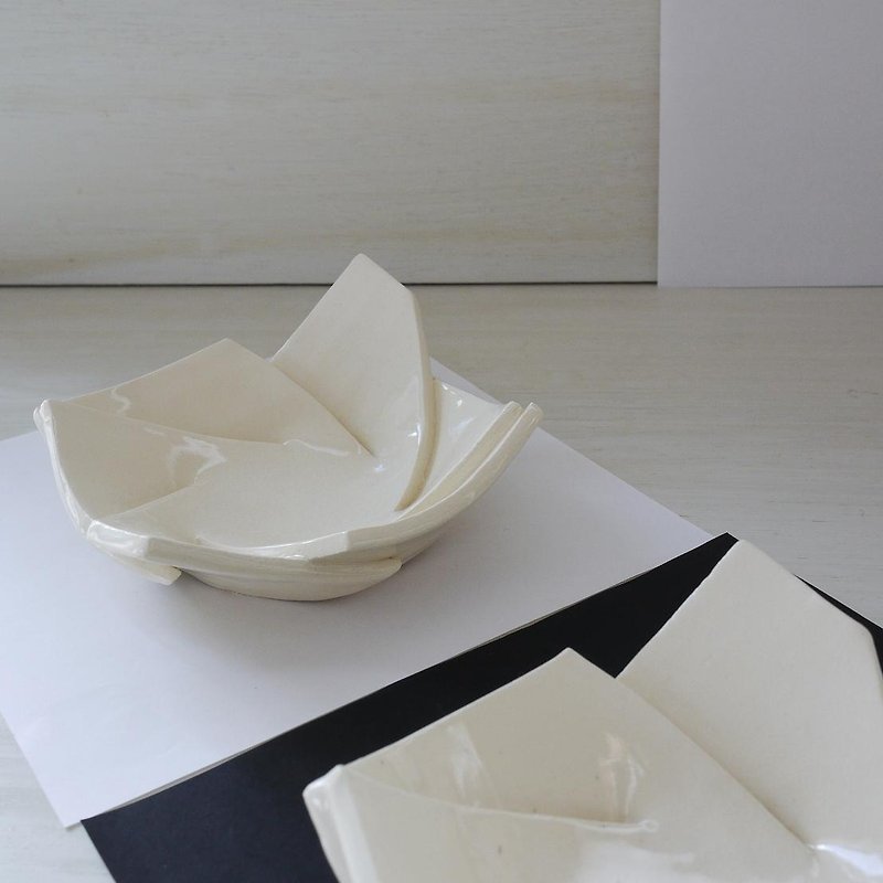 小鉢ORIGAMI【白】 - 碗 - 陶 白色