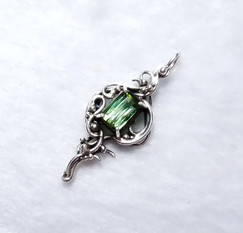 [Gem series] green tourmaline design fall - Necklaces - Gemstone Green