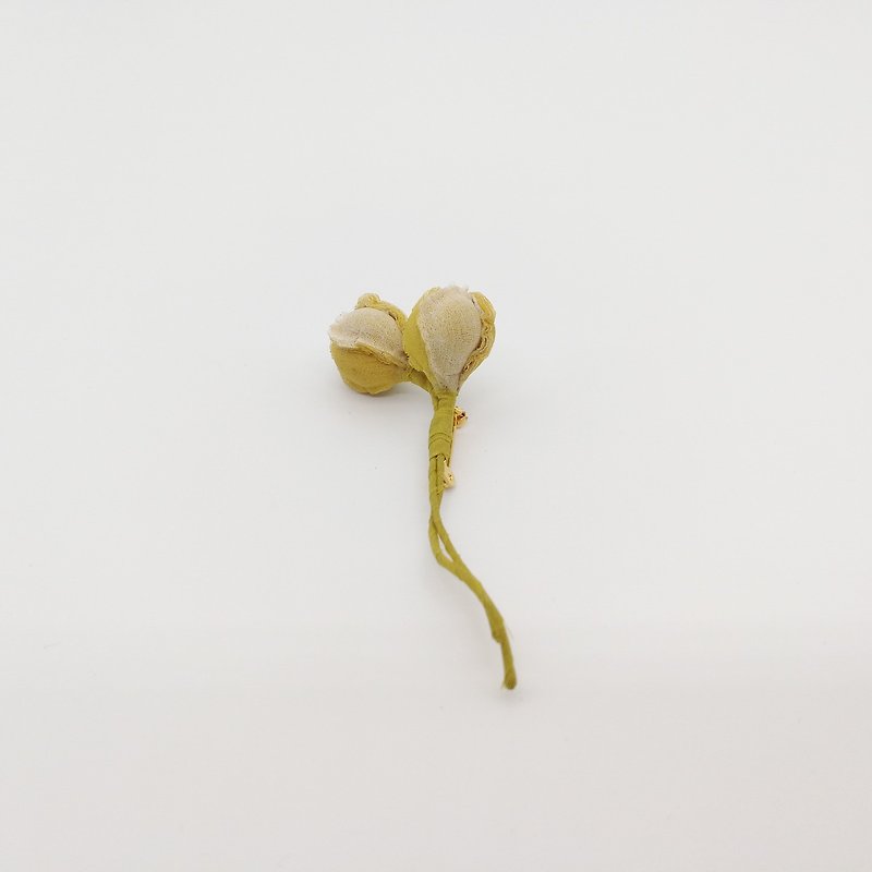 植物染 原創設計特別禮物 真絲 手工布藝胸針 小玫瑰 - 胸針/心口針 - 棉．麻 