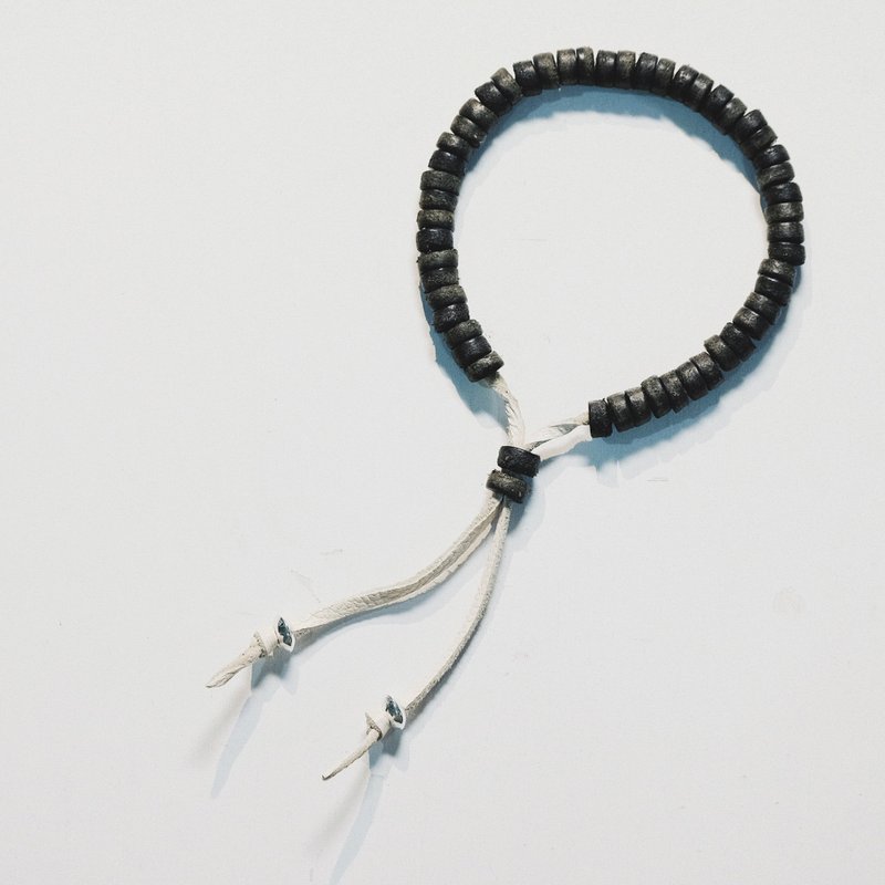 黑色皮革串珠手環 - 手鍊/手環 - 真皮 黑色