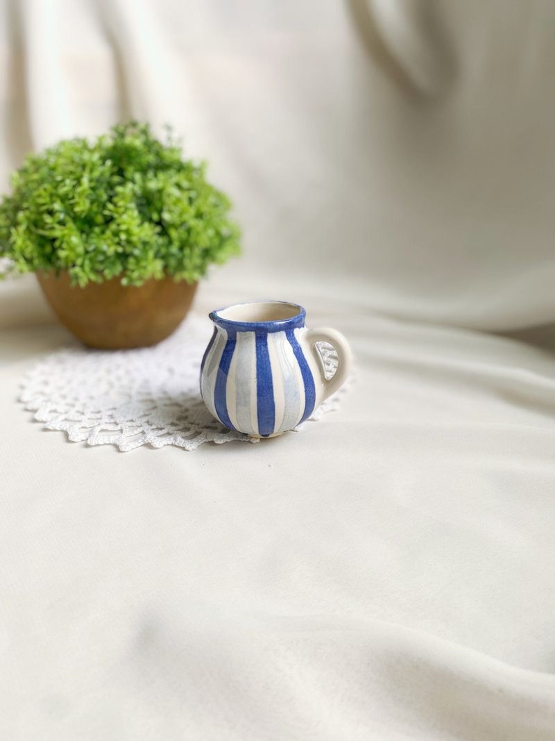 【好日戀物】德國帶回Hedwig Bollhagen藍白光澤釉牛奶壺 - 茶壺/茶杯/茶具 - 瓷 多色