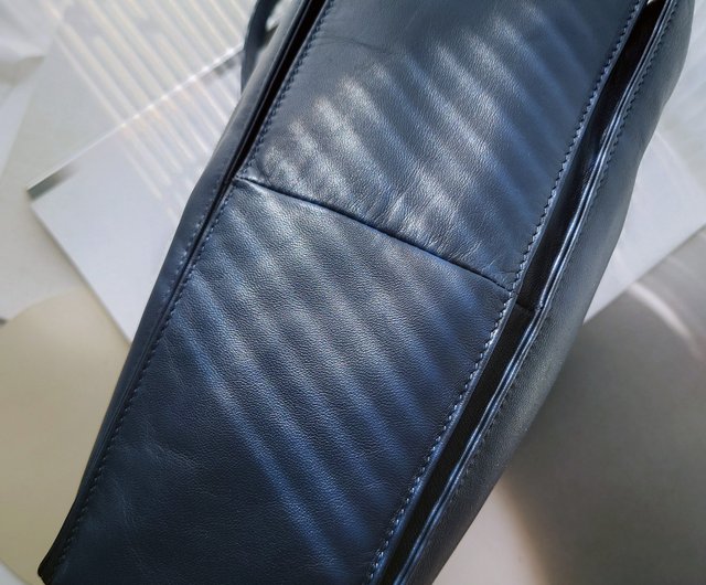 ロエベ フラメンコ タッセル フリンジ アナグラム ショルダーバッグ ネイビー ロエベ フラメンコ ネイビーブルー タッセル ドローストリング