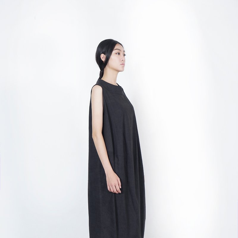 Cut black and white 16AW iron black gravity sleeveless dress - One Piece Dresses - Cotton & Hemp Black