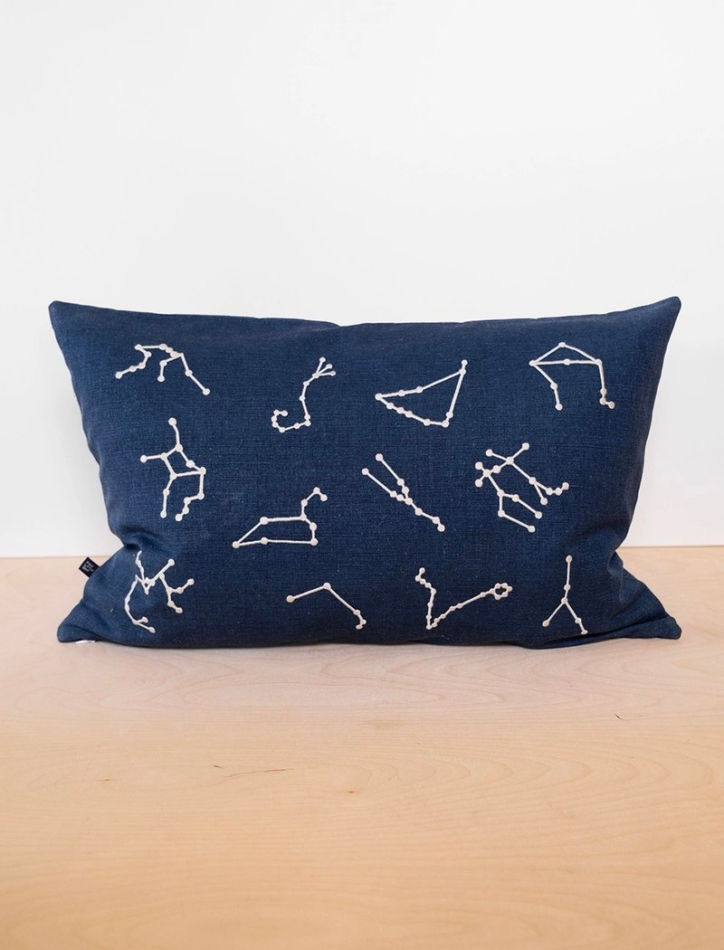 北歐設計師款 – 刺繡抱枕套 STJÄRNTECKEN , BLUE星座(38x58cm) - 枕頭/抱枕 - 棉．麻 藍色