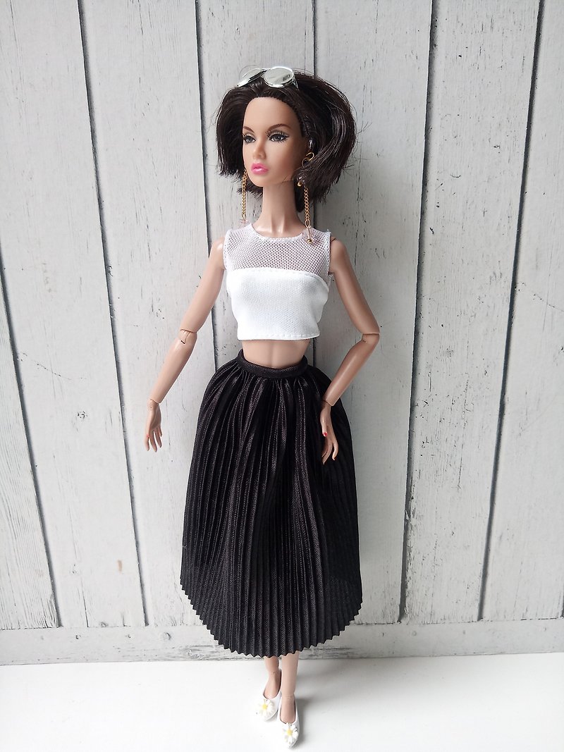 Ruffled doll skirt for Fashion Royalty Barbie Poppy and Dolls of Similar Size - ของเล่นเด็ก - เส้นใยสังเคราะห์ สีดำ