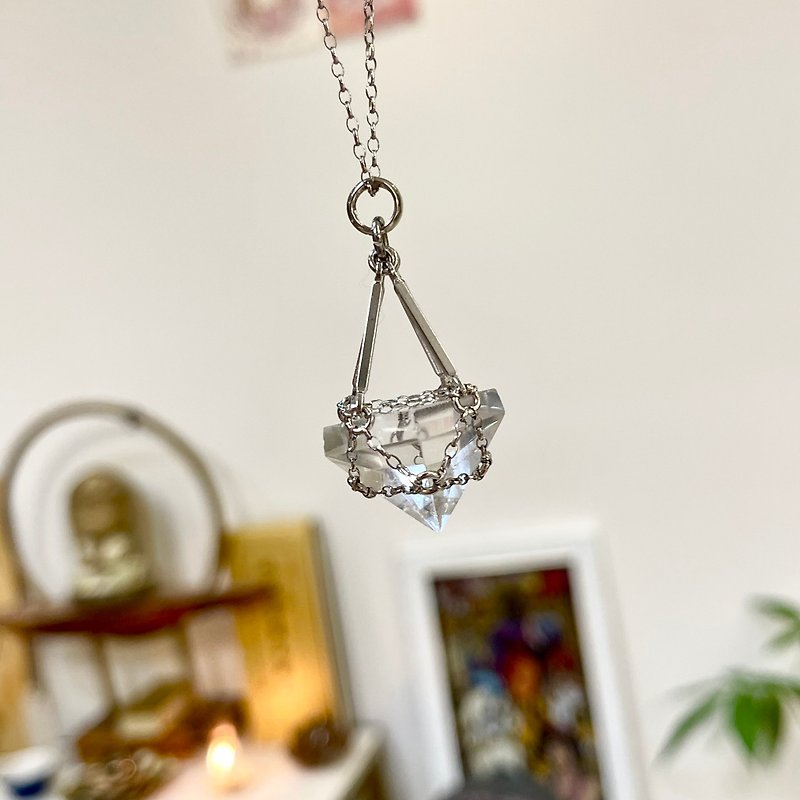 【Mini Floating Island】Small pyramid sterling silver necklace/white crystal - Necklaces - Crystal White